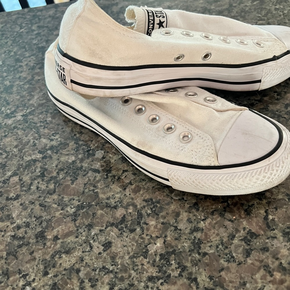 Converse, no lace